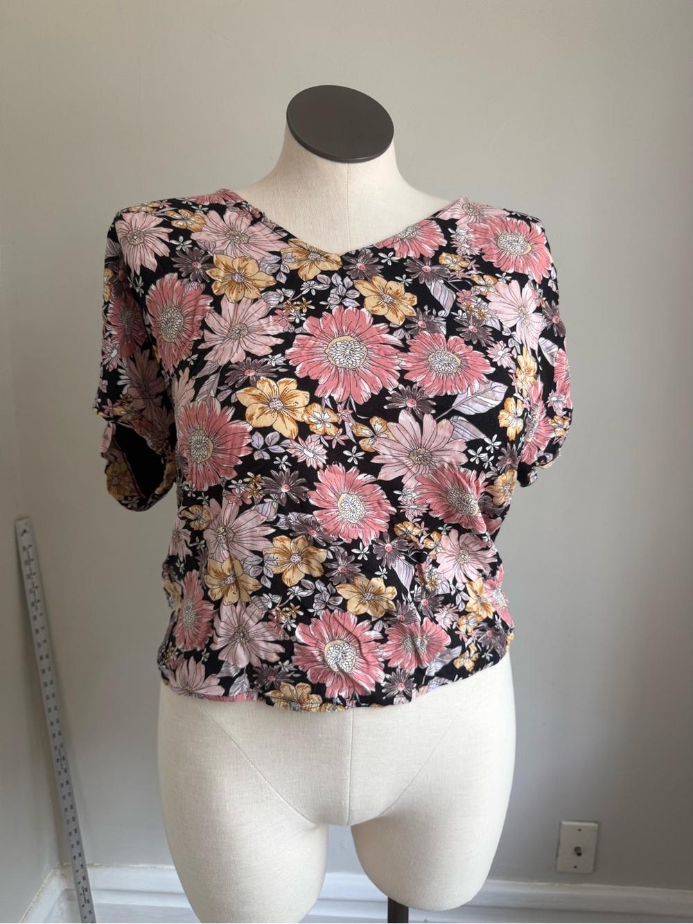 GUC Maurice’s sz L Floral Short Sleeved Blouse Women’s Shirt